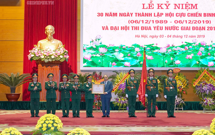 Thay mặt lãnh đạo Đảng, Nhà nước, Thủ tướng Nguyễn Xuân Phúc đã trao Huân chương Lao động hạng Nhất tặng Hội Cựu chiến binh Việt Nam.