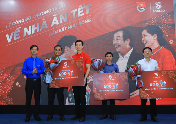 90 người lao động Lâm Đồng được tặng vé xe về quê ăn tết