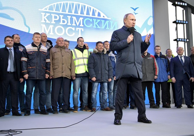 Tổng thống Nga Putin khai trương tuyến đường sắt kết nối với Krym