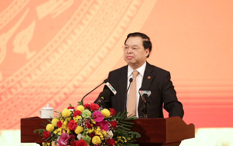 Đồng chí Lê Mạnh Hùng - Phó Trưởng ban Tuyên giáo Trung ương trình bày báo cáo tại hội nghị