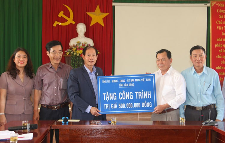 Chủ tịch Ủy ban MTTQ tỉnh Lâm Đồng thăm, chúc Tết tại TP Bảo Lộc và huyện Bảo Lâm