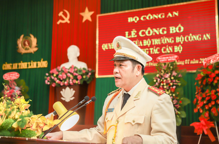 Đồng chí tân giám đốc Công an tỉnh Lâm Đồng Lê Vinh Quy phát biểu nhận nhiệm vụ