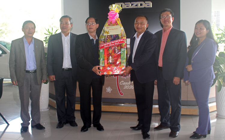 Đoàn thăm và chúc tết Công ty CP ô tô Trường Hải Lâm Đồng