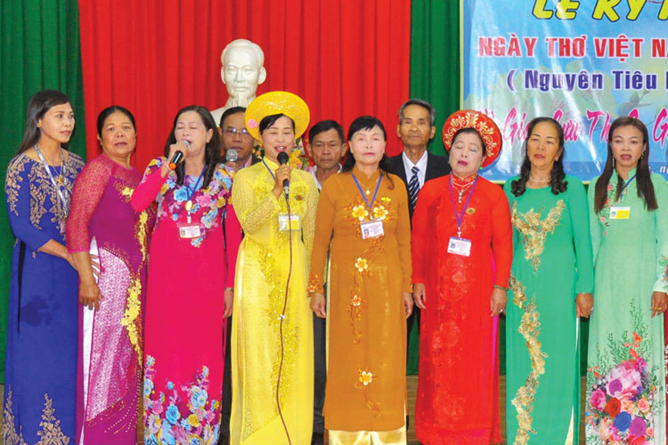 Một số hội viên Hội đồng hương Quảng Trị còn tích cực tham gia sinh hoạt tại các CLB Văn nghệ, CLB Thơ văn...