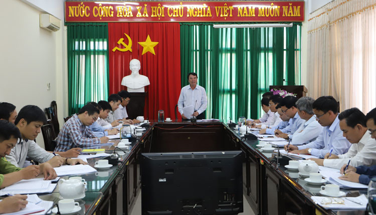 Đồng chí Phạm S - Phó Chủ tịch UBND tỉnh làm việc với UBND huyện Cát Tiên về công tác phòng, chống hạn hán
