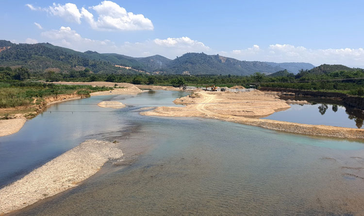 Mực nước trên hệ thống sông Đạ Quay chảy qua hầu hết các xã, thị trấn trên địa bàn huyện Đạ Huoai với tổng chiều dài hơn 45 km đang ngày càng cạn kiệt
