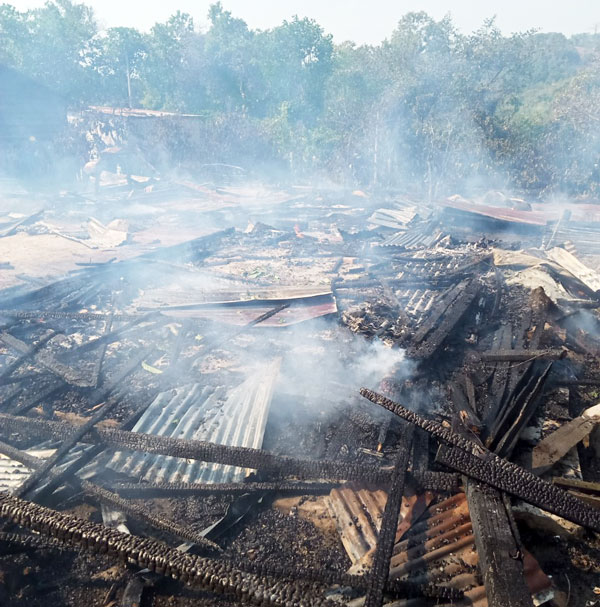 Hỏa hoạn thiêu rụi 3 căn nhà gỗ ở Đam Rông