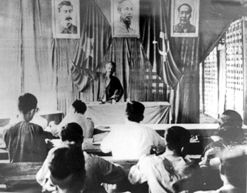 Bác Hồ nói chuyện tại buổi khai mạc lớp chỉnh huấn cán bộ Đảng, dân, chính ở cơ quan Trung ương (6/2/1953).