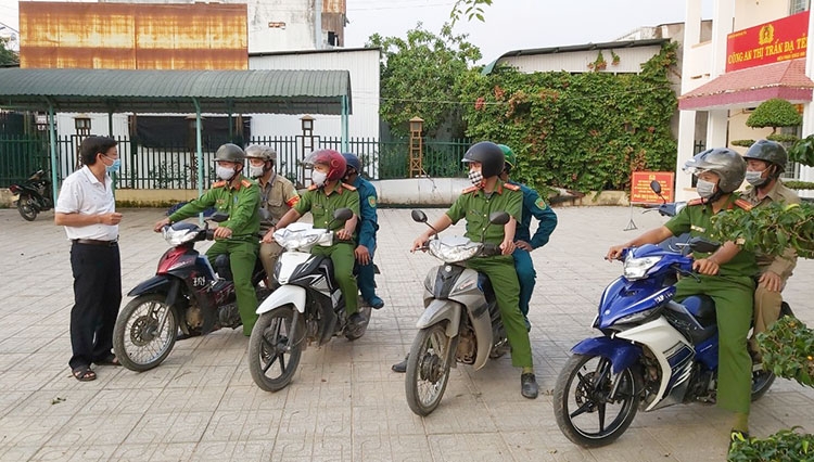 Công an huyện Đạ Tẻh ra quân trấn áp nạn đua xe, nẹt pô trái phép