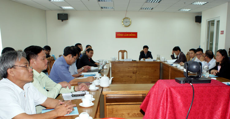 Các đại biểu tại điểm cầu tỉnh Lâm Đồng tham dự hội nghị trực tuyến tổng kết Dự án Chăm sóc sức khỏe Nhân dân các tỉnh Tây Nguyên giai đoạn 2