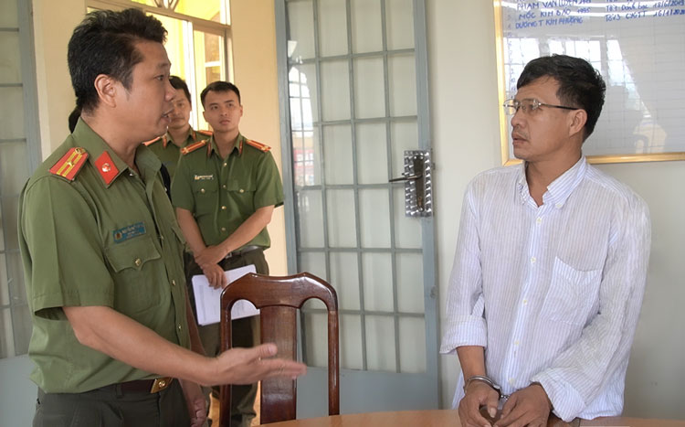 Cơ quan An ninh điều tra Công an tỉnh Lâm Đồng thực hiện lệnh bắt tạm giam đối với Vũ Tiến Chi về tội 