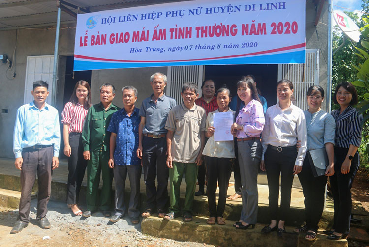 Di Linh bàn giao "Mái ấm tình thương" cho hội viên khó khăn