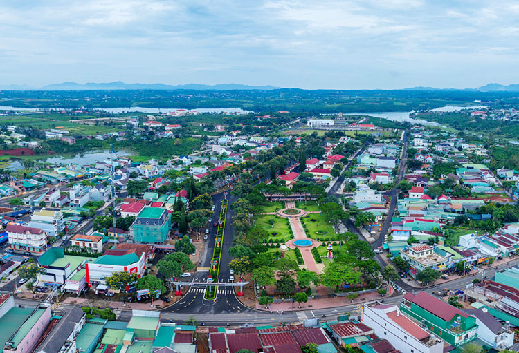 Quang cảnh trung tâm thị trấn Lộc Thắng, huyện Bảo Lâm . Ảnh: Nguyễn Nghĩa