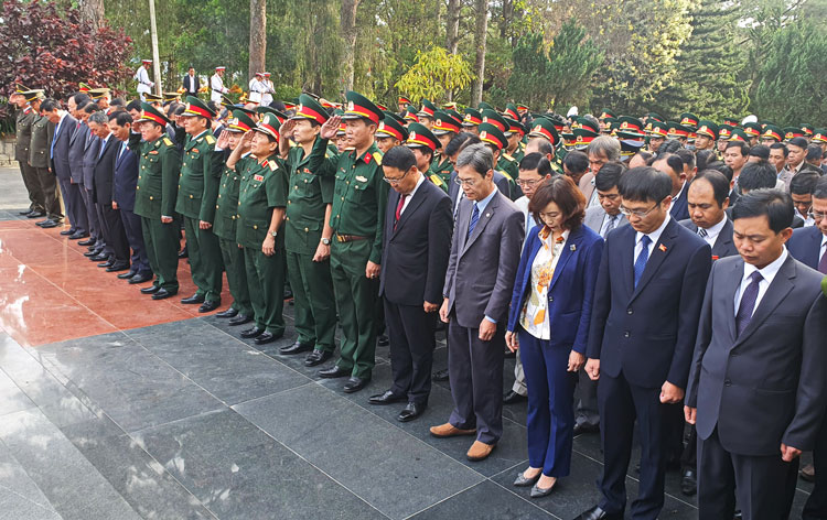 Phút tưởng niệm các anh hùng, liệt sỹ