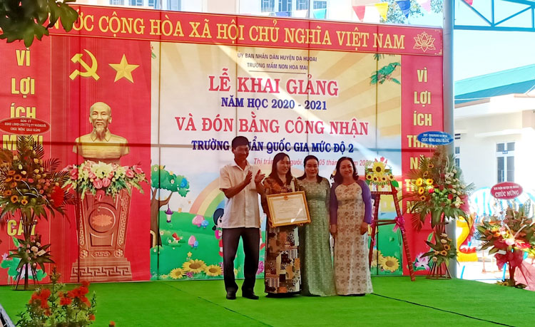 Trường Mầm non đầu tiên của huyện Đạ Huoai vinh dự đón nhận Bằng đạt chuẩn Quốc gia mức độ 2