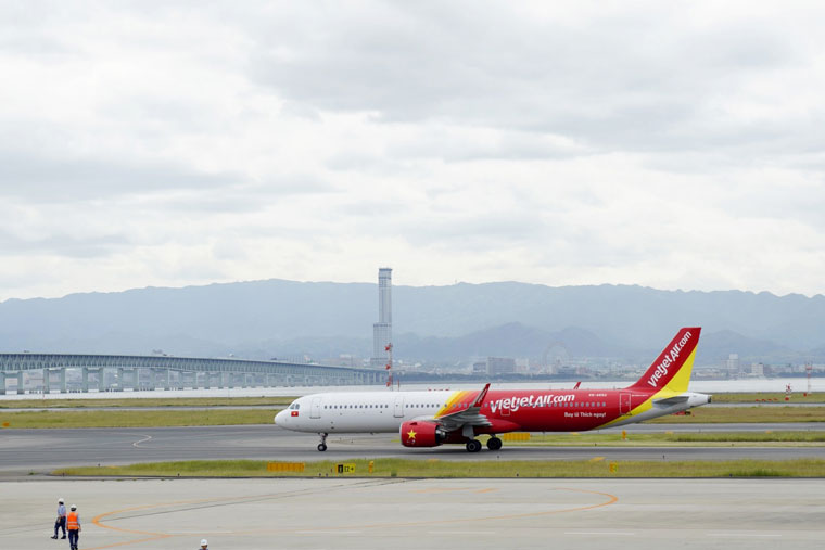 Vietjet tạm ngừng khai thác một số chuyến bay để tránh bão