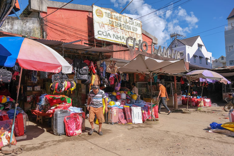 Chợ Đinh Văn cũ hiện đã xuống cấp trầm trọng nhiều năm nay