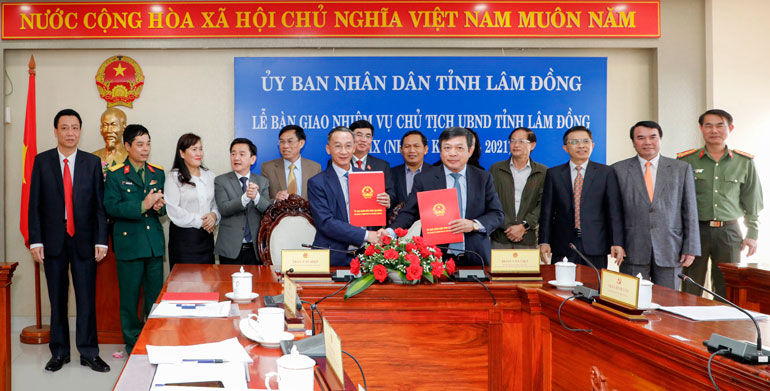 Bàn giao nhiệm vụ Chủ tịch UBND tỉnh Lâm Đồng khoá IX, nhiệm kỳ 2016 - 2021