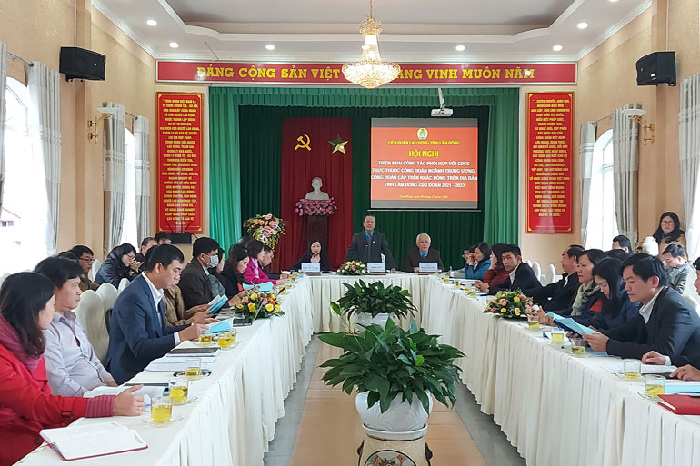 Đồng chí Hoàng Liên - Chủ tịch Liên đoàn Lao động tỉnh phát biểu tại hội nghị