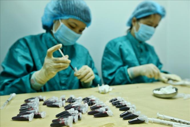 Việt Nam nỗ lực nghiên cứu sản xuất vắc xin phòng COVID-19