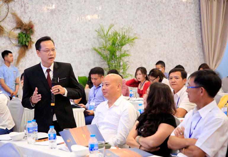 Đại diện doanh nghiệp Phú Quốc giới thiệu về doanh nghiệp mình