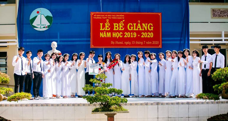 Đoàn kết là sức mạnh của học sinh Trường THPT thị trấn Đạ M’ri