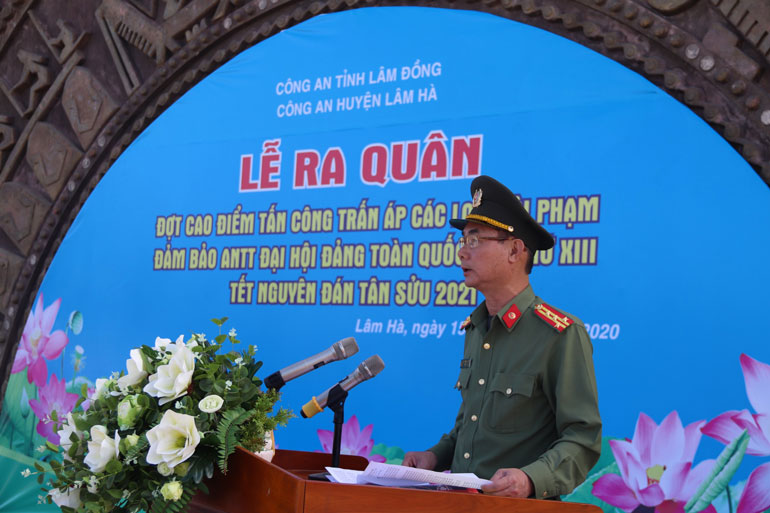 Đại tá Nguyễn Quang Thống – Phó Giám đốc Công an tỉnh phát biểu chỉ đạo tại lễ ra quân. Ảnh 3: Ngay sau lễ ra quân, các lực lượng đã triển khai hoạt động trên địa bàn các xã, thị trấn.