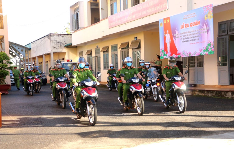 Công an huyện Bảo Lâm tổ chức lễ phát động đợt cao điểm tấn công, trấn áp các loại tội phạm dịp cuối năm (Ảnh – Quốc Tuấn)