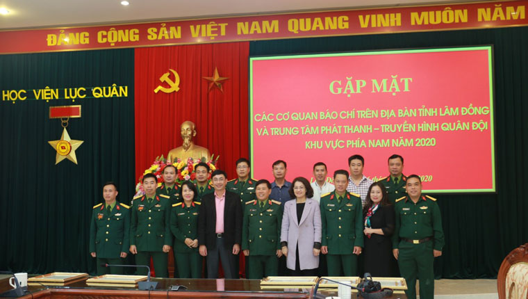 Chụp hình lưu niệm