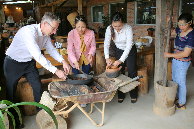 Tạm dừng ''Du lịch canh nông'' không có nghĩa là ngừng hoạt động