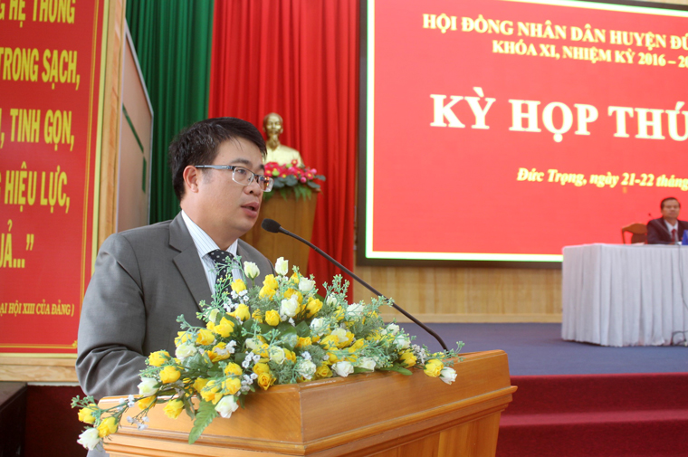 Đồng chí Nguyễn Ngọc Phúc – Bí thư Huyện ủy Đức Trọng, phát biểu chỉ đạo tại kỳ họp