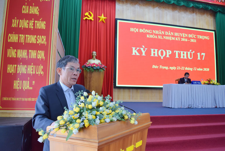 Đồng chí Nguyễn Văn Cường - Phó Bí thư Huyện ủy, Chủ tịch UBND huyện, phát biểu tại kỳ họp