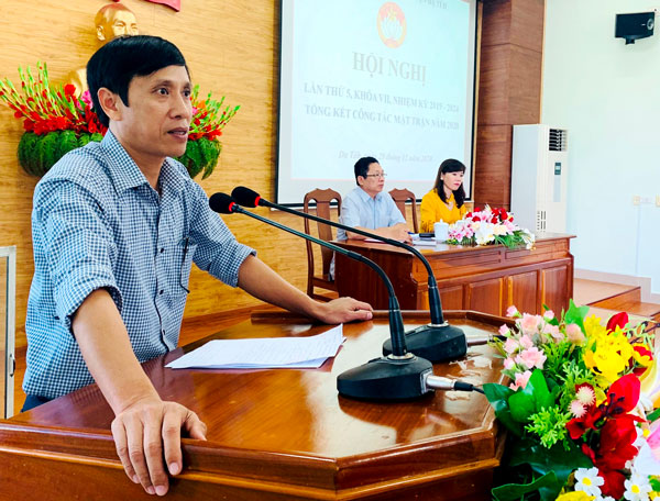 Đồng chí Nguyễn Mạnh Việt – Phó Bí thư Thường trực Huyện ủy Đạ Tẻh phát biểu tại hội nghị