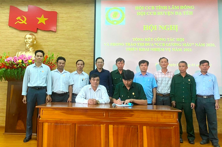 Các cấp hội cựu chiến binh huyện Đạ Tẻh ký kết giao ước thi đua năm 2021