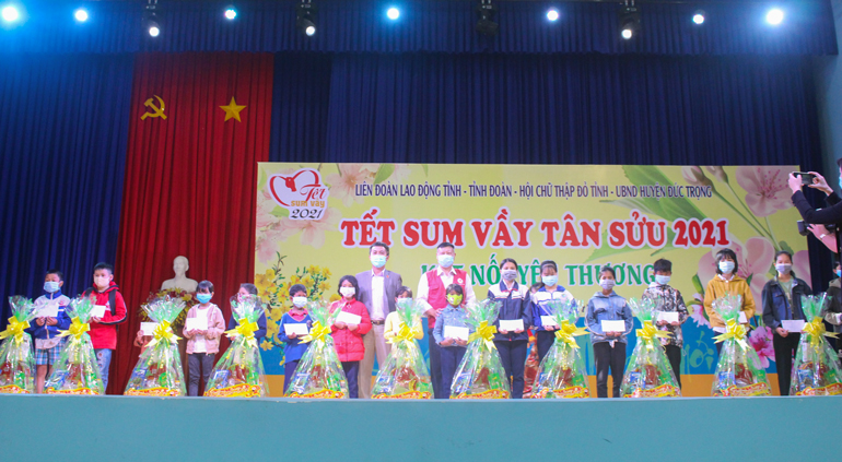 Tết sum vầy Tân Sửu 2021