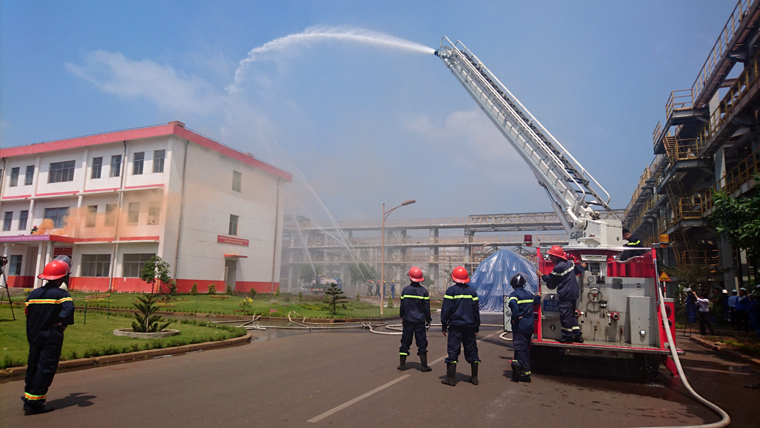 Các lực lượng tham gia diễn tập phòng cháy chữa cháy tại Nhà máy Alumina, Công ty Nhôm Lâm Đồng