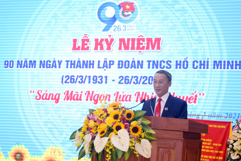 Đồng chí Trần Văn Hiệp - Phó Bí thư Tỉnh ủy, Chủ tịch UBND tỉnh Lâm Đồng phát biểu gửi gắm niềm tin của cán bộ Đoàn qua các thời kỳ với thế hệ trẻ