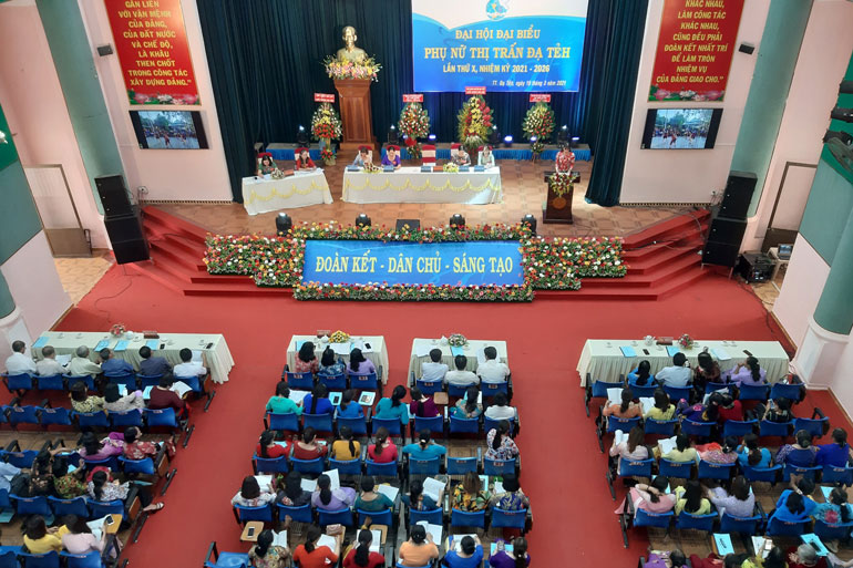 Hội LHPN thị trấn Đạ Tẻh tiến hành Đại hội điểm
