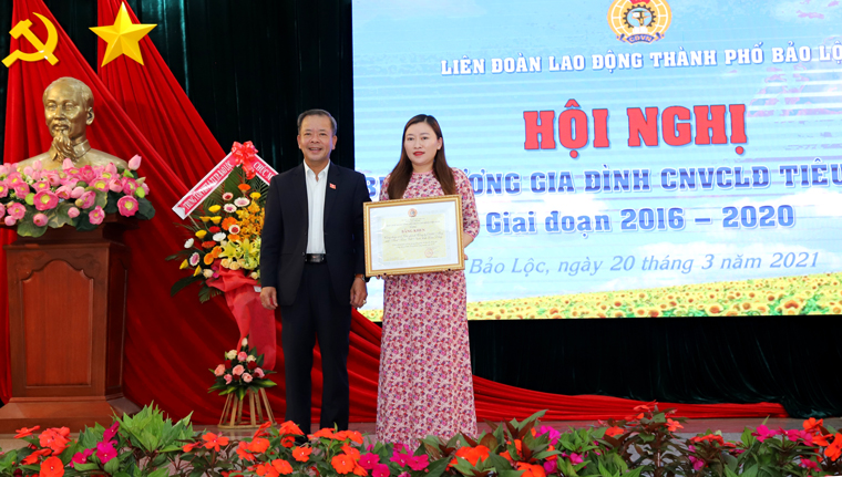 Công đoàn Công ty Fist Team VN nhận bằng khen của Tổng Liên đoàn Lao động Việt Nam trao tặng