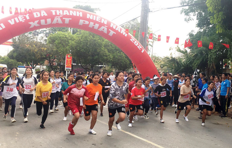 Các vận động viên nữ xuất phát nội dung cá nhân 3 km