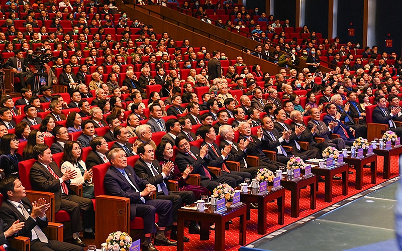 Các đồng chí lãnh đạo, nguyên lãnh đạo Đảng, Nhà nước dự lễ kỷ niệm.