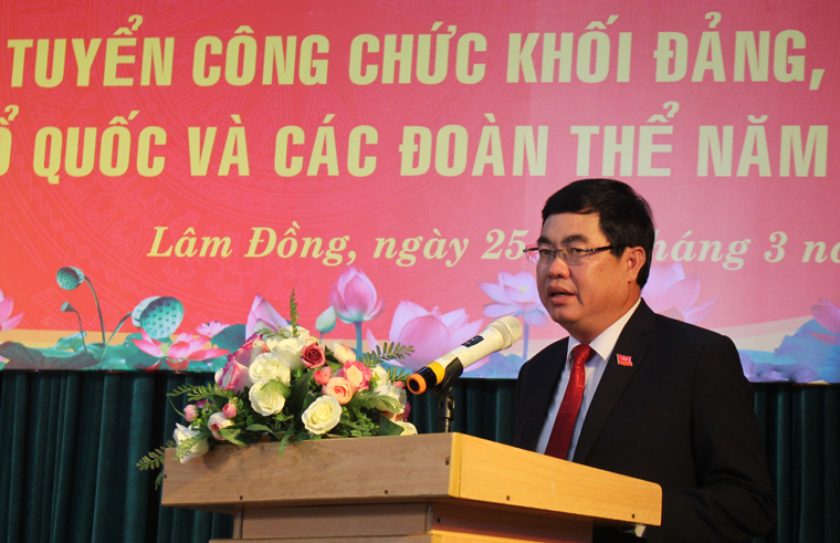 Phó Bí thư Thường trực Tỉnh ủy Lâm Đồng Trần Đình Văn tham dự và phát biểu chỉ đạo tại lễ khai mạc kỳ thi