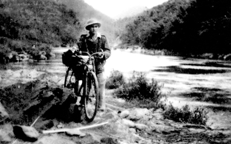 Đồng chí Nguyễn Lam trong một chuyến đi công tác ở Việt Bắc năm 1950. (Ảnh tư liệu gia đình cung cấp)