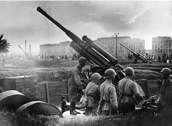 Đội pháo phòng không dựng trong công viên Gorky, Moskva năm 1941