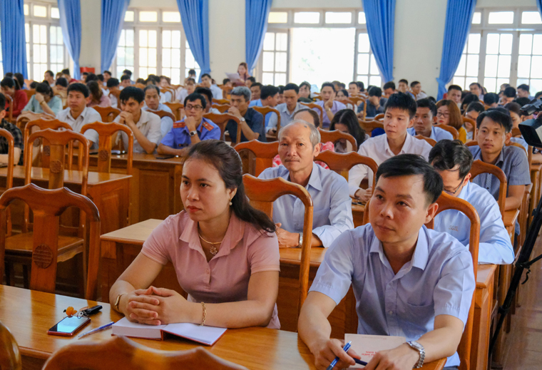 Đam Rông: Tổ chức học tập, quán triệt nghị quyết Đại hội đại biểu toàn quốc cho cán bộ, đảng viên