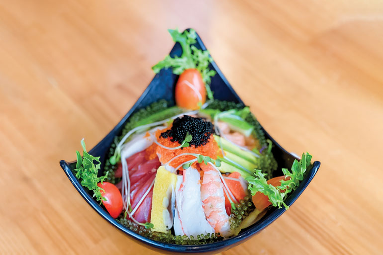 Món Salad sắc màu Đà Lạt của đầu bếp trẻ nhất Hội thi Đoàn Mạnh Hiếu của Nhà hàng Fujiya Đà Lạt