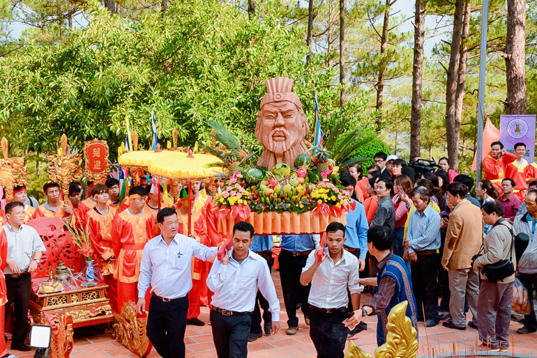 Lễ hội Giỗ Tổ Hùng Vương tại Đền thờ Âu Lạc - Khu Du lịch thác Prenn. Ảnh: Văn Báu