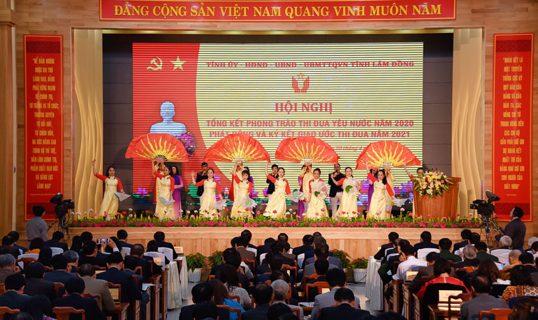 Văn nghệ chào mừng Đại hội