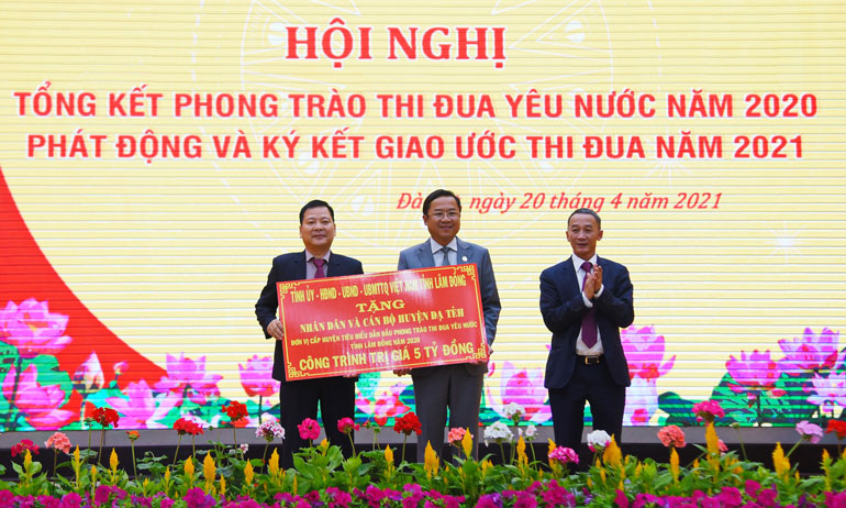 Khen thưởng công trình phúc lợi 5 tỷ đồng cho huyện Đạ Tẻh