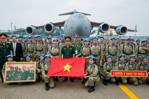 Đoàn sĩ quan Việt Nam chụp hình trước giờ sang Nam Sudan hôm 1/10/2018 tham gia lực lượng gìn giữ hoà bình tại Liên hiệp quố